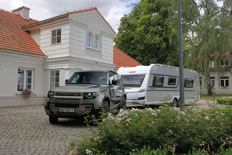 DEFENDER 110 X-DYNAMIC HSE Dethleffs Nomad 650 RQT. Zestaw wyprzedzający epokę 3